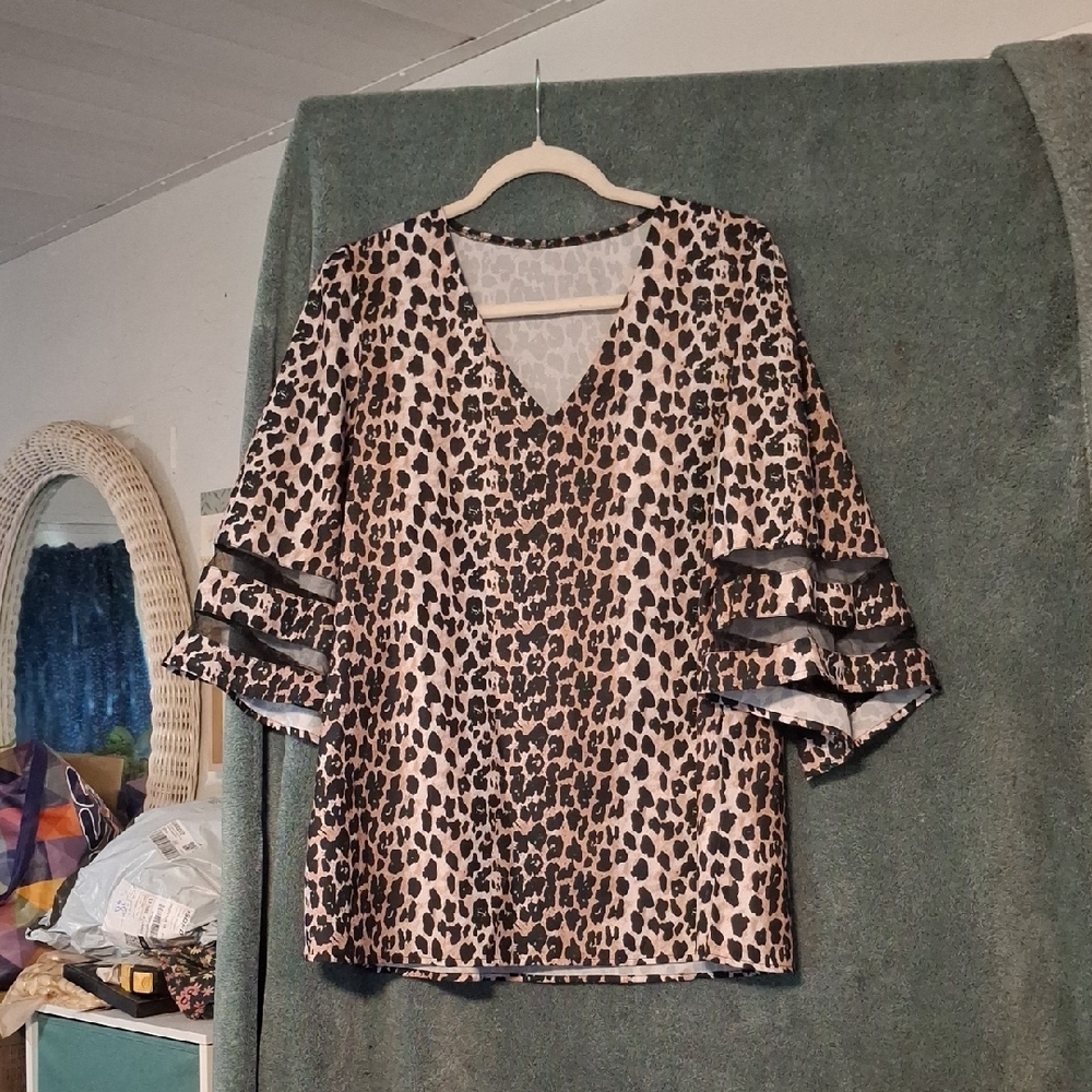 Chic Animal Print V-Neck Blouse